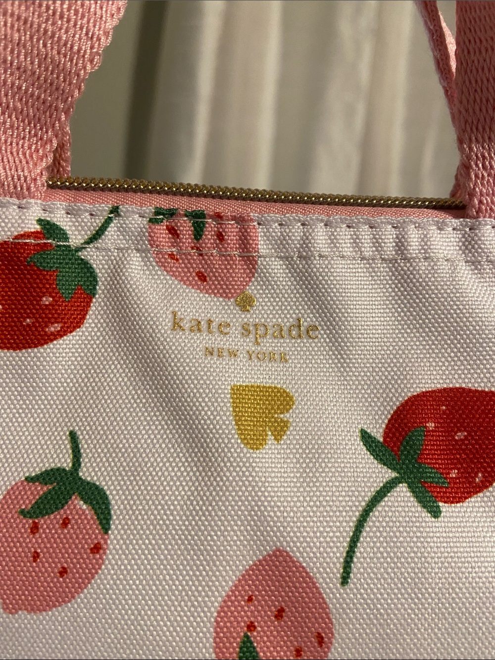 KATE SPADE NEW YORK Strawberry Lunch Bag, NWT - Picture 2 of 5